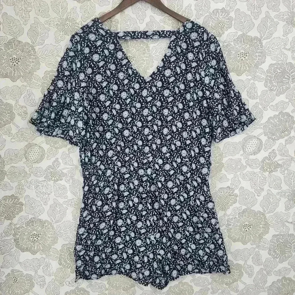 Loft Women's Romper Short Ruffle Sleeve Floral Keyhole Button up XL 326 - Picture 2 of 9